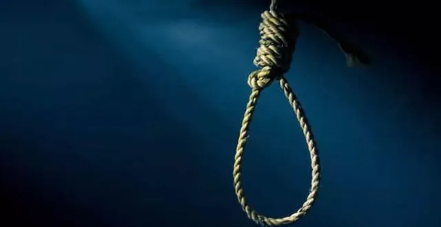 গলায় ফাঁস লাগিয়ে আত্মঘাতী এক ব্যক্তি