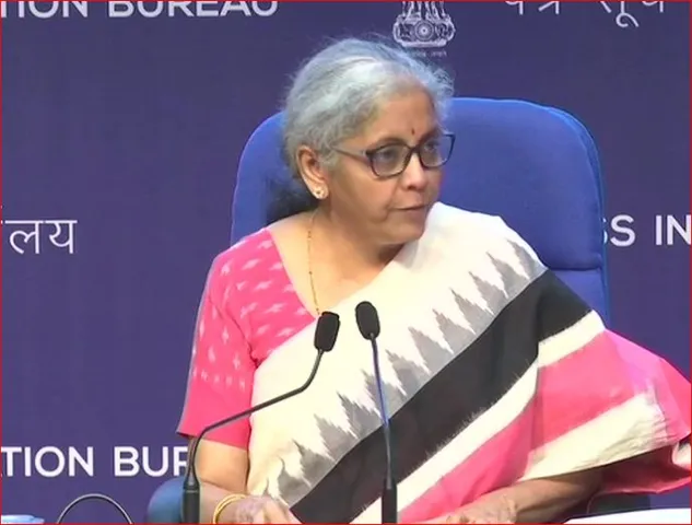 সাংবাদিক বৈঠকে কেন্দ্রীয় অর্থমন্ত্রী, দেখুন