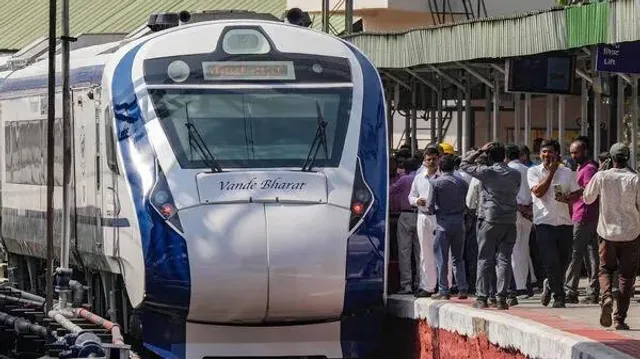 প্রথম ট্রায়াল রানে লেটে পৌঁছাল বন্দে ভারত!