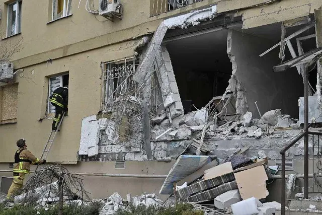 ইউক্রেনের দক্ষিণ এবং পূর্বে প্রচণ্ড যুদ্ধ চলছে