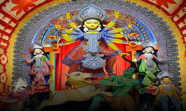 নিউ নর্মালে খেটে খাওয়া মানুষের পাশে দাঁড়াতে জাঁকজমক করেই পুজো টালা পার্ক প্রত্যয়ে