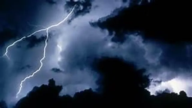 বজ্রবিদ্যুৎ-সহ ভারী বৃষ্টির পূর্বাভাস উত্তরবঙ্গে