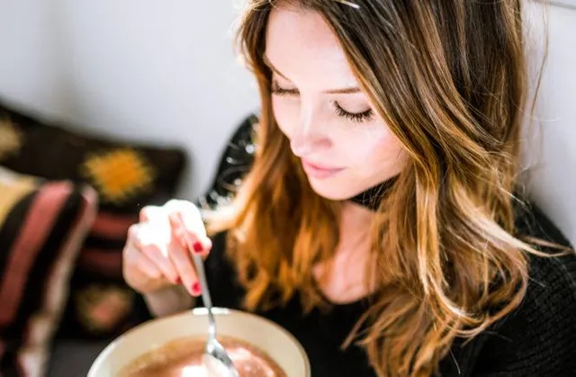 শীতে শরীর গরম রাখতে কী খাবেন?