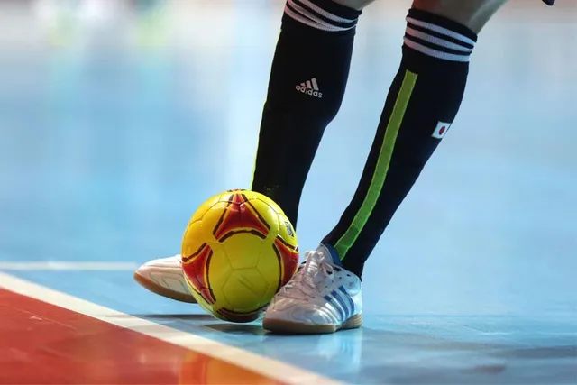 মাঝমাঠ থেকে বাড়ানো বল, বাইসাইকেল কিকে গোল