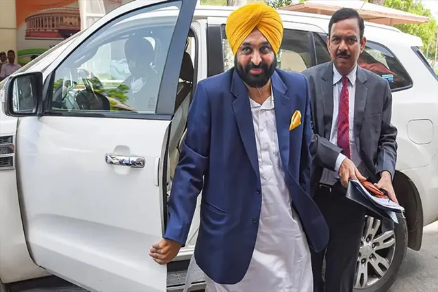 মানের কনভয়ে গাড়ির সংখ্যা ৪২টি, কটাক্ষ বিরোধীদের