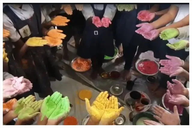 সৃজনশীল ভাবনা, ভেষজ আবির তৈরি করল বিদ্যালয়ের খুদেরা