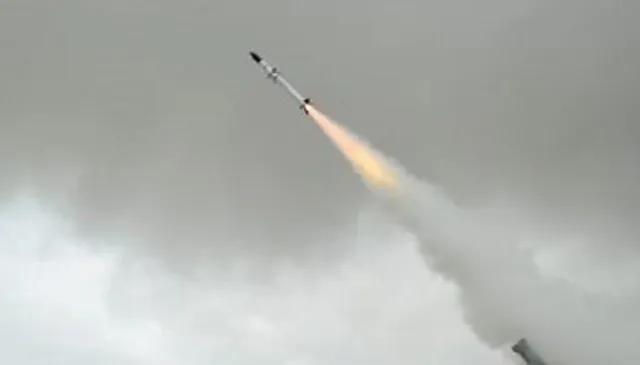 তাইওয়ানের দিকে প্রথম মিসাইল উৎক্ষেপণ করল চিন, বাড়ছে যুদ্ধের আশঙ্কা