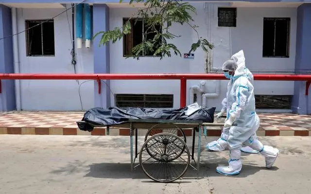 গত ২৪ ঘণ্টায় বাড়ল মৃত্যু সংখ্যা, যত ভয় কলকাতা নিয়েই!