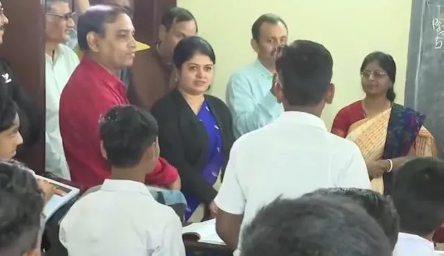 কর্মীদের কম বেতনে কাজ করানোর অভিযোগ হাইস্কুলের বিরুদ্ধে