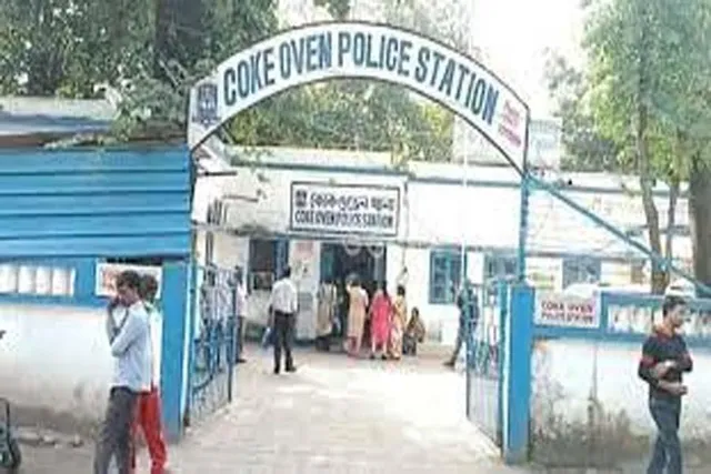 রক্তাক্ত অবস্থায় আহত স্ত্রী, সামনে ঝুলন্ত স্বামী, চঞ্চল্য ছড়াল এলাকায়