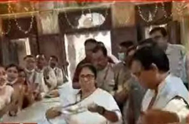 বেলগাছিয়া পরেশনাথ মন্দিরে মুখ্যমন্ত্রী