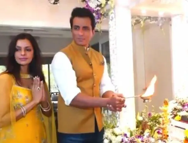 সস্ত্রীক গণেশ আরতি সনু সুদের, রইল ভিডিও