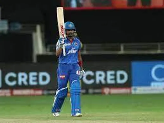 মাঠে নেমেই প্যাভিলিয়নের দিকে ছুটলেন পৃথ্বী