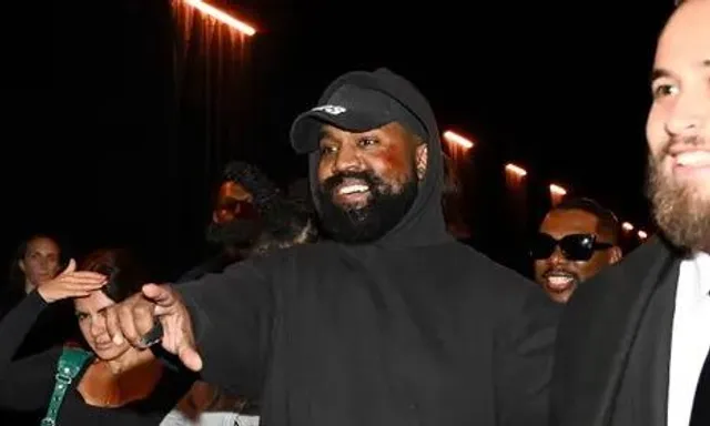 ইয়েজির শোতে 'হোয়াইট লাইভস ম্যাটার' টি-শার্ট  পরে দেখা গেল কানয়ে ওয়েস্টকে