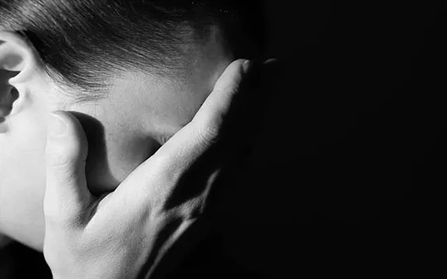 হুমকি আতঙ্কে গৃহবন্দি অঙ্গনওয়াড়ি কর্মী