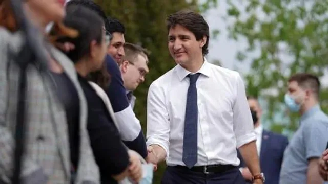 কানাডার প্রধানমন্ত্রী হ্যান্ডগান কেনা-বেচা সীমিত করার বিল ঘোষণা করেছেন