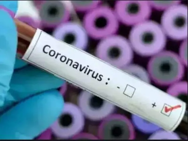 কলেজ খুলতেই বিপত্তি, করোনায় আক্রান্ত ১১ জন পড়ুয়া