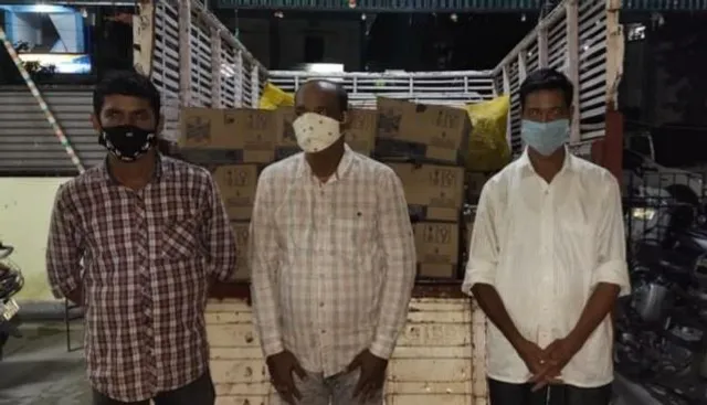 ৫৯ কার্টুন নকল মদ সহ গ্রেফতার ৩