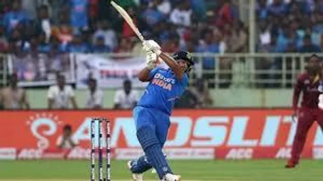 হাফ সেঞ্চুরি করে আউট হলেন পন্ত