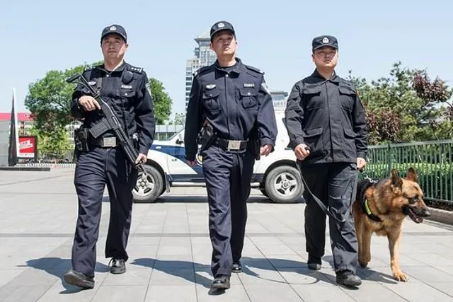 জাতীয় নিরাপত্তা লঙ্ঘনের রিপোর্ট করায় ১৫,০০০ ডলার অফার চীনের পুলিশের