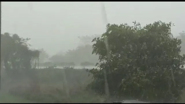 প্রবল বৃষ্টি পশ্চিম মেদিনীপুরের বিভিন্ন এলাকায়