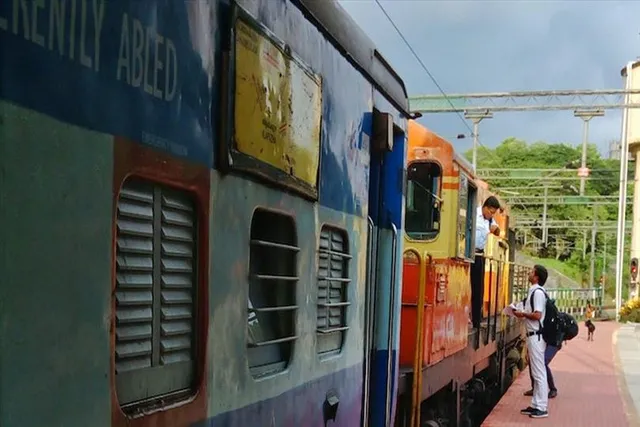 ভারী বৃষ্টির জেরে বাতিল কয়েকটি দূরপাল্লার ট্রেন