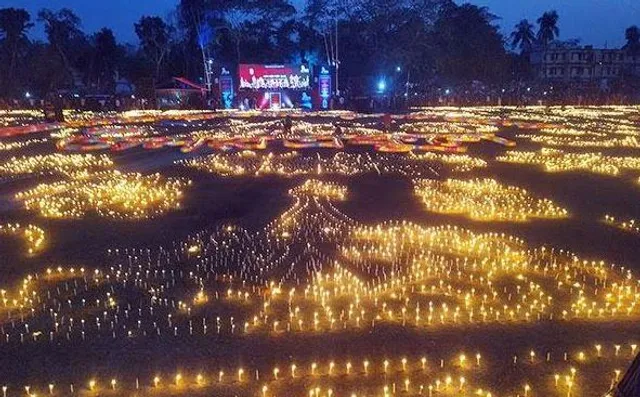 লাখো মোমবাতি জ্বালিয়ে বাংলাদেশ ভাষা শহীদদের স্মরণ করলো