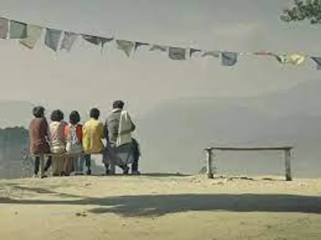 ‘আবার বছর কুড়ি পরে’ পাহাড়ি পথে আবির, রুদ্রনীলরা