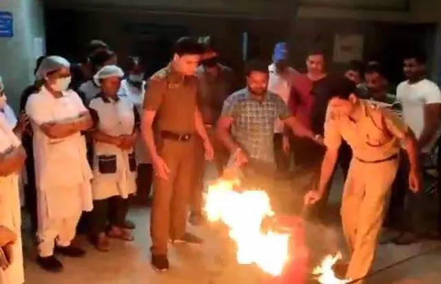 হাসপাতালের নার্স ও কর্মীদের আগুন নেভানোর প্রশিক্ষণ দিল দমকল বাহিনী