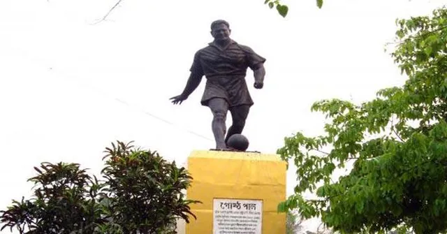 গোষ্ঠ পালের জন্মদিন উপলক্ষ্যে তাঁর মূর্তিতে মাল্যদান করলেন সিএবি’র প্রশাসকেরা