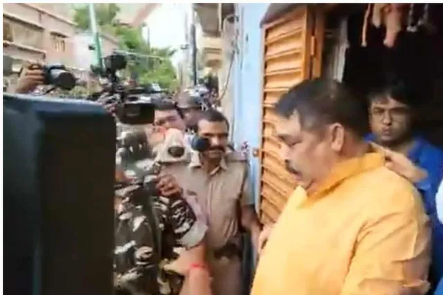 ইসিএলের গেস্ট হাউসে অনুব্রত