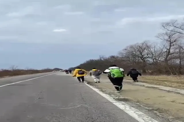 সীমান্তের দিকে এগোচ্ছে ভারতীয় পড়ুয়ারা