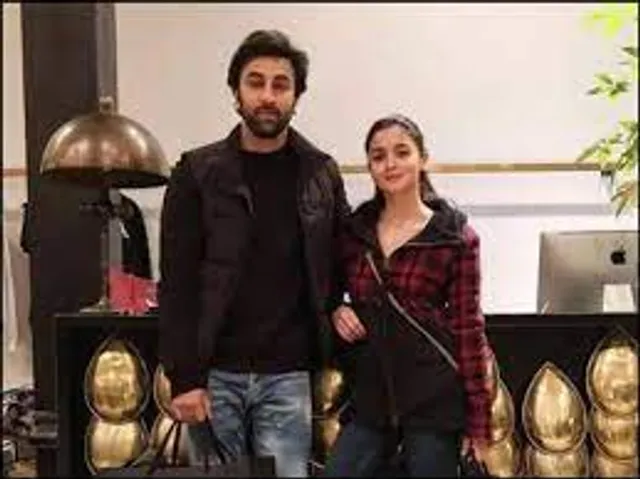 হাঙ্গেরির উদ্দেশ্যে পাড়ি দিলেন আলিয়া- রনবীর