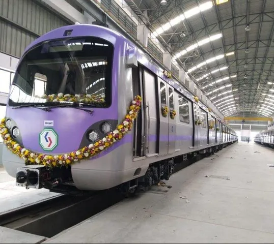 ইস্ট-ওয়েস্ট মেট্রোর চালুর আগে শিয়ালদা স্টেশনে চলছে চূড়ান্ত পরীক্ষা