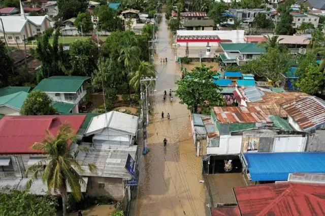 সুপার টাইফুনের তীব্রতায় বিস্মিত দ্বীপবাসীরা