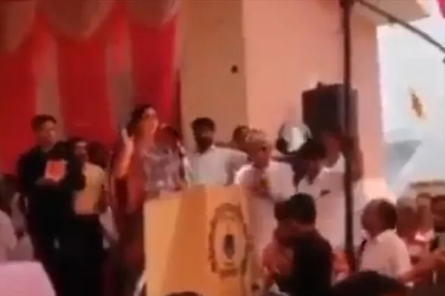 'প্রধানমন্ত্রীও নামাজ পড়তেন যদি....' : কংগ্রেস নেত্রী