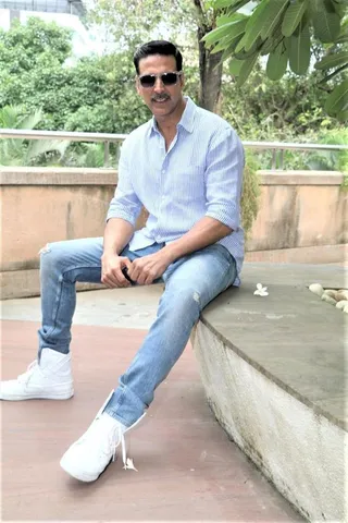 বারাণসীতে গঙ্গা পূজা দিলেন অক্ষয় কুমার এবং সম্রাট পৃথ্বীরাজের দল