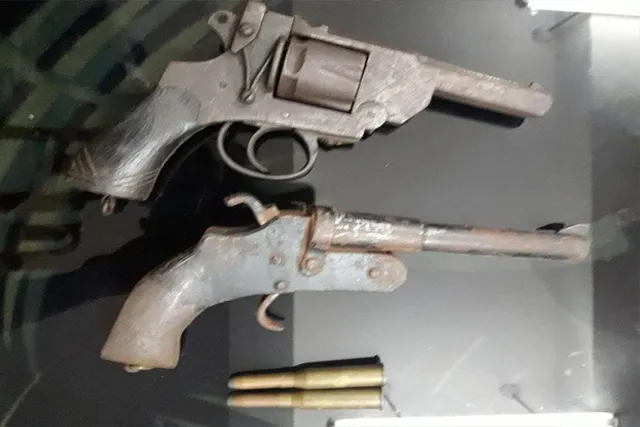 সবং থেকে উদ্ধার জোড়া পিস্তল, গ্রেফতার ১