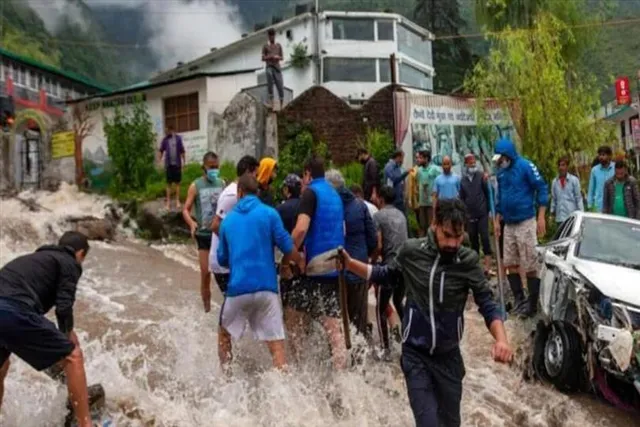 হিমাচলে হরপা বান, দেখুন ভিডিও
