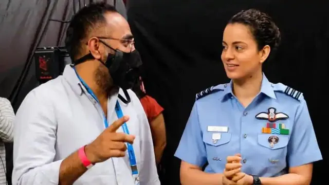 বায়ুসেনার পোশাকে নতুন উড়ান কঙ্গনার