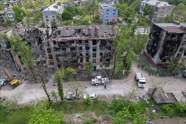 বোমা বর্ষণকারী এলাকাগুলো পরিষ্কার করছে রাশিয়ানরা