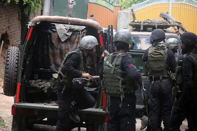 ফের কাশ্মীরে সেনা জঙ্গি সংঘর্ষ