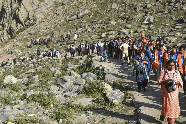 প্রবল বৃষ্টিতে বাধা অমরনাথ যাত্রায়