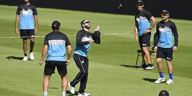 যাদবপুর বিশ্ববিদ্যালয়ের মাঠে চলল চর্চা