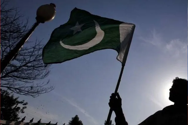 ইমরান খানের বিরুদ্ধে অনাস্থা প্রস্তাব