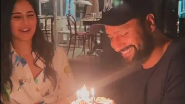 স্ত্রী ক্যাটরিনা কাইফের সঙ্গে প্রথম জন্মদিনে ভিকি কৌশল