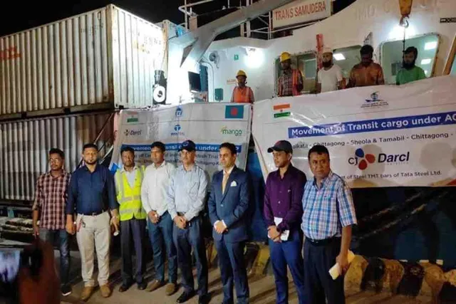 ভারতের ট্রানজিট কনটেইনার নিয়ে জাহাজ পৌঁছাল বাংলাদেশের চট্টগ্রাম বন্দরে