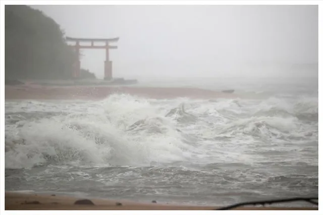 বিশেষ টাইফুন সতর্কতা জারি জাপানে