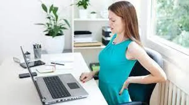 চেয়ারে বসেই করুন স্ট্রেচ