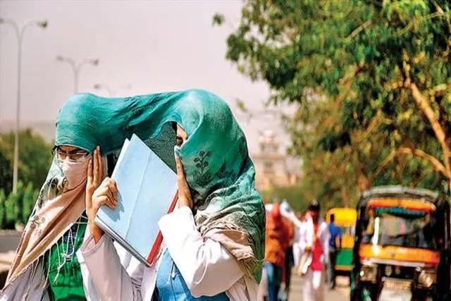 সোয়েটার ছেড়ে এবার সঙ্গে নিয়ে বেরোন ছাতা, কেমন থাকবে আবহাওয়া?